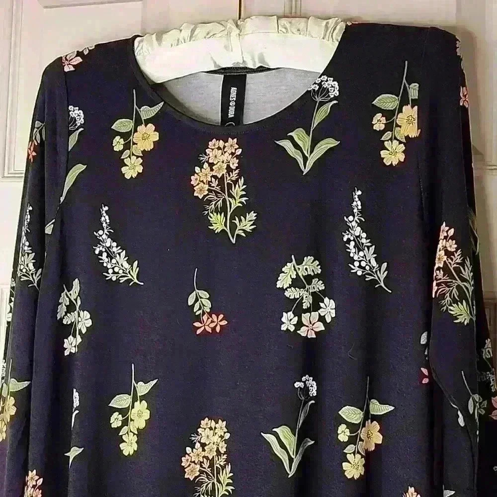 Agnes and Dora black floral dress - Picture 3 of 5